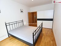 Krásný byt 2+kk ve třetím patře s výtahem cihlové budovy a parkovacím stáním na Žižkově - 6