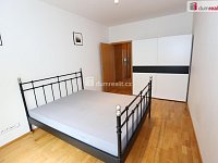 Krásný byt 2+kk ve třetím patře s výtahem cihlové budovy a parkovacím stáním na Žižkově - 6