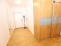 Krásný byt 2+kk ve třetím patře s výtahem cihlové budovy a parkovacím stáním na Žižkově - 9