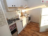Krásný udržovaný byt 2+kk/L s lodžií s hezkým výhledem v Karlových Varech - 3