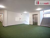 K pronájmu, byt 2+kk s lodžií a sklepem, ul. nám. Tomáše Bati, Sezimovo Ústí - 15