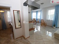 Krásná novostavba rodinného domu se zahradou a garáží v Rájově - 5