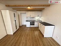 Pronájem bytu 1+kk 38 m2 P5 Smíchov po rekonstrukci LOFT  - 3