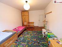 Krásný slunný byt 2+1 ve třetím patře panelového domu v Jáchymově