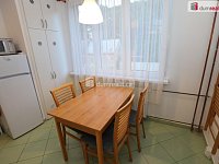Krásný slunný byt 2+1 ve třetím patře panelového domu v Jáchymově - 11
