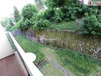 Krásný slunný byt 2+1 ve třetím patře panelového domu v Jáchymově - 16
