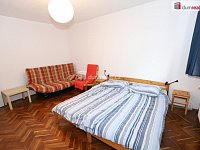 Krásný slunný byt 2+1 ve třetím patře panelového domu v Jáchymově - 3