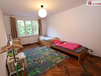 Krásný slunný byt 2+1 ve třetím patře panelového domu v Jáchymově - 4