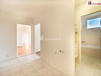 K pronájmu, zděný byt 2+1 s balkónem v nejvyšším podlaží + sklep, ul. Netolická čp. 272, Lhenice, okr. Prachatice - 7