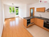 Světlý byt 2+kk s balkonem a parkovacím stáním, 42 m2 + 6 m2 balkon, 1p./2NP, Klecany