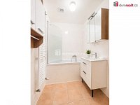 Světlý byt 2+kk s balkonem a parkovacím stáním, 42 m2 + 6 m2 balkon, 1p./2NP, Klecany - 11