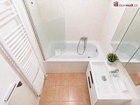 Světlý byt 2+kk s balkonem a parkovacím stáním, 42 m2 + 6 m2 balkon, 1p./2NP, Klecany - 12