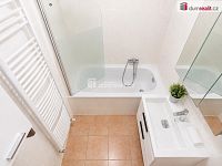 Světlý byt 2+kk s balkonem a parkovacím stáním, 42 m2 + 6 m2 balkon, 1p./2NP, Klecany - 12