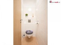 Světlý byt 2+kk s balkonem a parkovacím stáním, 42 m2 + 6 m2 balkon, 1p./2NP, Klecany - 13