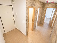 Světlý byt 2+kk s balkonem a parkovacím stáním, 42 m2 + 6 m2 balkon, 1p./2NP, Klecany - 14