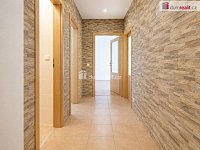 Světlý byt 2+kk s balkonem a parkovacím stáním, 42 m2 + 6 m2 balkon, 1p./2NP, Klecany - 15
