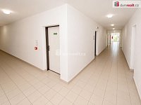 Světlý byt 2+kk s balkonem a parkovacím stáním, 42 m2 + 6 m2 balkon, 1p./2NP, Klecany - 17
