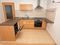 Světlý byt 2+kk s balkonem a parkovacím stáním, 42 m2 + 6 m2 balkon, 1p./2NP, Klecany - 3