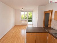 Světlý byt 2+kk s balkonem a parkovacím stáním, 42 m2 + 6 m2 balkon, 1p./2NP, Klecany - 4