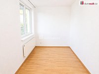 Světlý byt 2+kk s balkonem a parkovacím stáním, 42 m2 + 6 m2 balkon, 1p./2NP, Klecany - 9