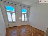 Krásný byt 2+kk ve třetím patře s výtahem cihlové budovy na Žižkově - 2