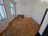 Krásný byt 2+kk ve třetím patře s výtahem cihlové budovy na Žižkově - 3