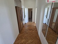 Krásný byt 2+kk ve třetím patře s výtahem cihlové budovy na Žižkově - 4