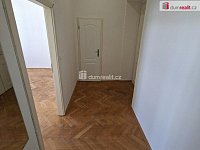 Krásný byt 2+kk ve třetím patře s výtahem cihlové budovy na Žižkově - 5