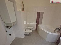Krásný byt 2+kk ve třetím patře s výtahem cihlové budovy na Žižkově - 6