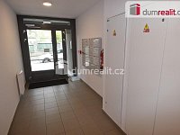 Pronájem exklusivního 1+kk, 47m² vč. zahrádky, rezidence Hadovitá, Praha 4- Michle, garážové stání a sklep - 10