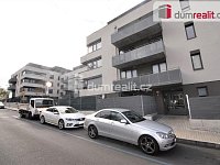 Pronájem exklusivního 1+kk, 47m² vč. zahrádky, rezidence Hadovitá, Praha 4- Michle, garážové stání a sklep - 12