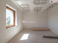 Krásný prostorný rodinný dům s garáží a zahradou v Lesově u Karlových Varů - 17