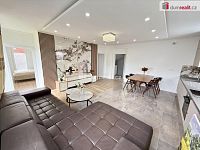 Pronájem prostorného bytu 3+kk v rodinném domě se zahradou a balkonem, 98 m², Velké Přílepy