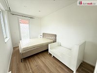 Pronájem prostorného bytu 3+kk v rodinném domě se zahradou a balkonem, 98 m², Velké Přílepy - 11