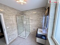 Pronájem prostorného bytu 3+kk v rodinném domě se zahradou a balkonem, 98 m², Velké Přílepy - 15