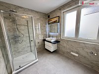 Pronájem prostorného bytu 3+kk v rodinném domě se zahradou a balkonem, 98 m², Velké Přílepy - 16