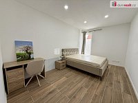 Pronájem prostorného bytu 3+kk v rodinném domě se zahradou a balkonem, 98 m², Velké Přílepy - 8