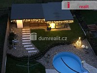 Prodej kompletu 3 bytů a nebytového prostoru , zahradou s bazénem, pergolou, garáží - 19