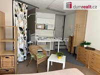 Prodej kompletu 3 bytů a nebytového prostoru , zahradou s bazénem, pergolou, garáží - 23