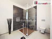 Prodej kompletu 3 bytů a nebytového prostoru , zahradou s bazénem, pergolou, garáží - 7