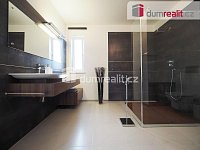 Prodej kompletu 3 bytů a nebytového prostoru , zahradou s bazénem, pergolou, garáží - 8