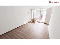 Světlý byt 2+1 po kompletní rekonstrukci, 62 m2 + 4 m2 balkon, 3.patro / 4 NP, OV, panel po rek, Praha 8