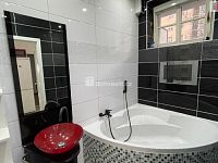 Krásný byt 2+1 v prvním patře cihlové budovy s balkonem na Floře u stanice metra - 11