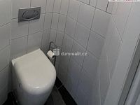 Krásný byt 2+1 v prvním patře cihlové budovy s balkonem na Floře u stanice metra - 12
