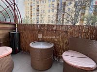 Krásný byt 2+1 v prvním patře cihlové budovy s balkonem na Floře u stanice metra - 14