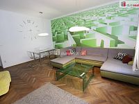 Krásný byt 2+1 v prvním patře cihlové budovy s balkonem na Floře u stanice metra - 2