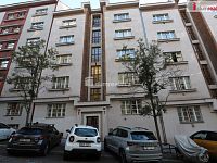 Krásný byt 2+1 v prvním patře cihlové budovy s balkonem na Floře u stanice metra - 21