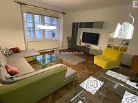Krásný byt 2+1 v prvním patře cihlové budovy s balkonem na Floře u stanice metra - 3