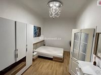 Krásný byt 2+1 v prvním patře cihlové budovy s balkonem na Floře u stanice metra - 6