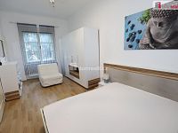 Krásný byt 2+1 v prvním patře cihlové budovy s balkonem na Floře u stanice metra - 6